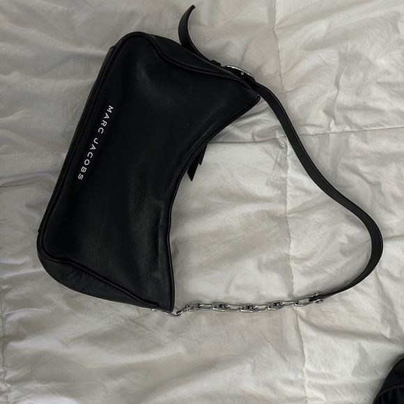 Marc Jacobs Handbags - Marc jacobs leather purse